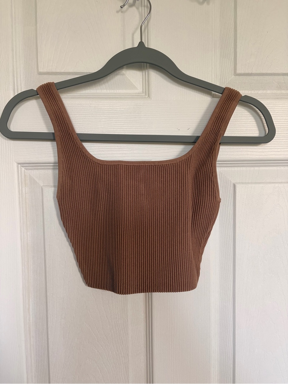 Aritzia Babaton ribbed tank crop top